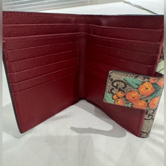 Gucci GG Supreme Floral Butterfly Print Wallet | Designer Canvas Wallet - Picture 3 of 4
